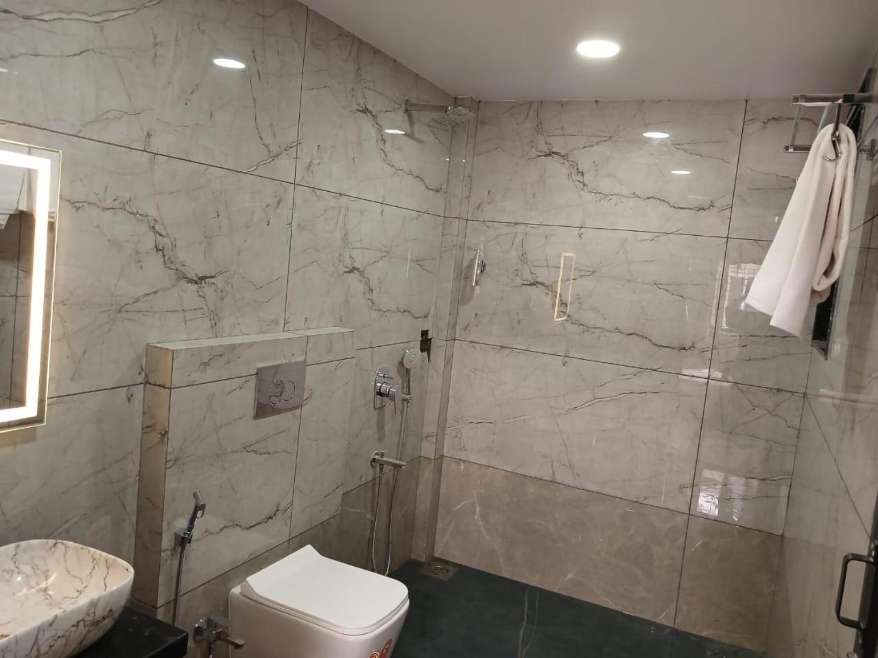 Lavish Villa - 3 Bhk Pool With Lawn Lonavala Εξωτερικό φωτογραφία